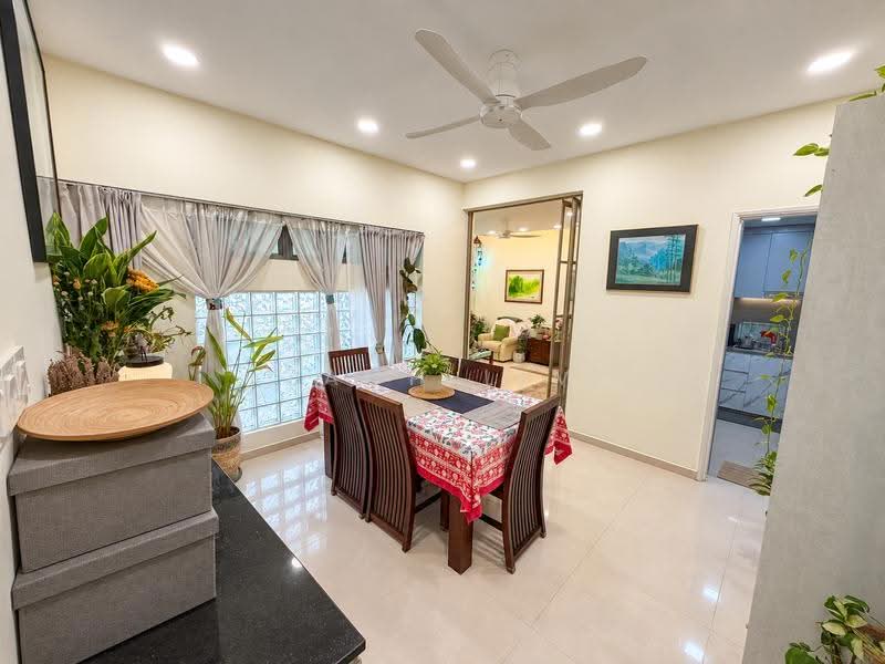 Azalea Park Condo, 6 Flora Road, Changi Airport / Changi Village, 4 Bedrooms, 1,507 sqft, Condominium For Sale, by Zach Lim, 500267454 - Dining Room - PropertyGuru.com.sg