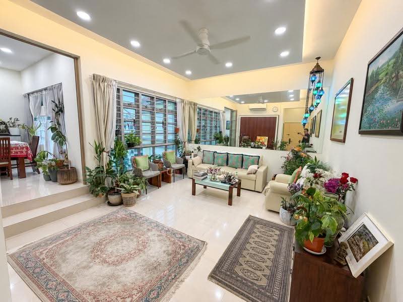 Azalea Park Condo, 6 Flora Road, Changi Airport / Changi Village, 4 Bedrooms, 1,507 sqft, Condominium For Sale, by Zach Lim, 500267454 - Living Room - PropertyGuru.com.sg