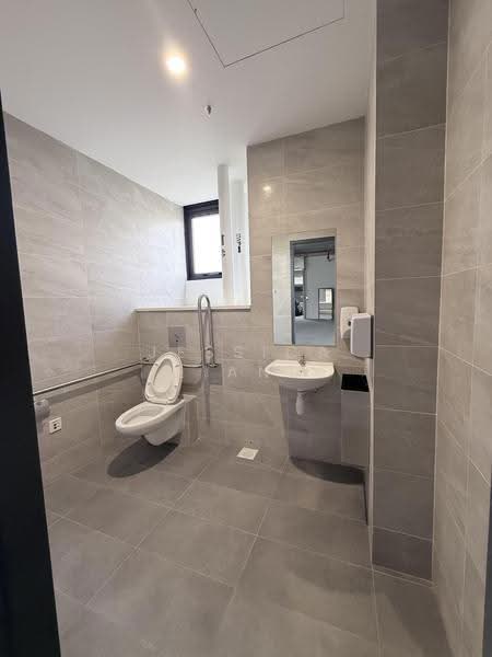 Ramp Up / Tampines, Pasir Ris / Tampines, 1,927 sqft, Factory / Workshop (B2) For Rent, by Jessica Liang, 500267473 - Bathroom - CommercialGuru.com.sg