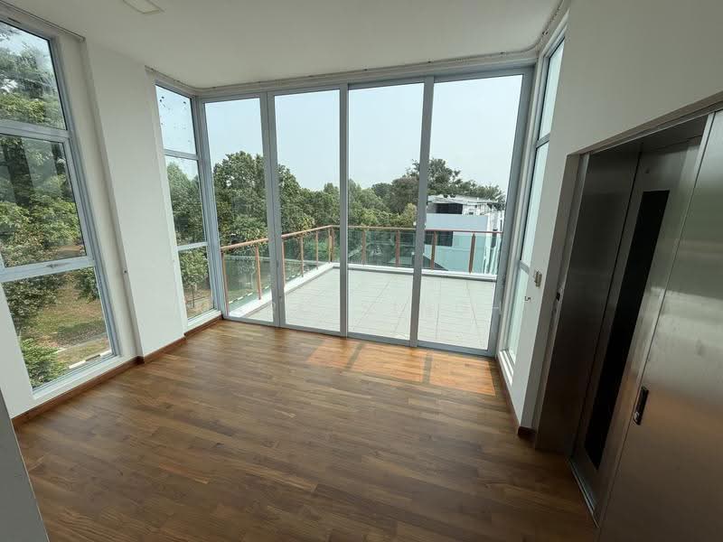 Newly Refurbished | 6 Rooms | Pool+Jacuzzi | Near Sembawang Beach, Sembawang, Woodlands, Yishun, Sembawang / Yishun, 6 Bedrooms, 7,335 sqft, Semi-Detached House For Rent, by Marc Singh, 500267481 - Balcony - PropertyGuru.com.sg