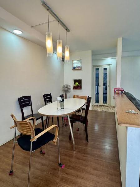427 Choa Chu Kang Avenue 4, 427 Choa Chu Kang Avenue 4, Dairy Farm / Bukit Panjang / Choa Chu Kang, 3 Bedrooms, 1,119 sqft, HDB Flat For Sale, by Janet Leow, 500267486 - Dining Room - PropertyGuru.com.sg