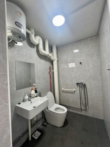 427 Choa Chu Kang Avenue 4, 427 Choa Chu Kang Avenue 4, Dairy Farm / Bukit Panjang / Choa Chu Kang, 3 Bedrooms, 1,119 sqft, HDB Flat For Sale, by Janet Leow, 500267486 - Bathroom - PropertyGuru.com.sg