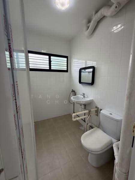 424 Tampines Street 41, 424 Tampines Street 41, Pasir Ris / Tampines, 3 Bedrooms, 1,130 sqft, HDB Flat For Sale, by Tang Yong Chong, 500267501 - Bathroom - PropertyGuru.com.sg