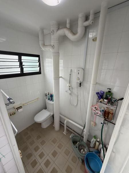 424 Tampines Street 41, 424 Tampines Street 41, Pasir Ris / Tampines, 3 Bedrooms, 1,130 sqft, HDB Flat For Sale, by Tang Yong Chong, 500267501 - Bathroom - PropertyGuru.com.sg