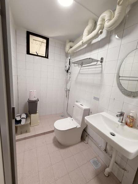 288A Jurong East Street 21, 288A Jurong East Street 21, Boon Lay / Jurong / Tuas, Room Rental, 150 sqft, HDB Flat For Rent, by Jo (陳凯雯), 500267520 - Bathroom - PropertyGuru.com.sg