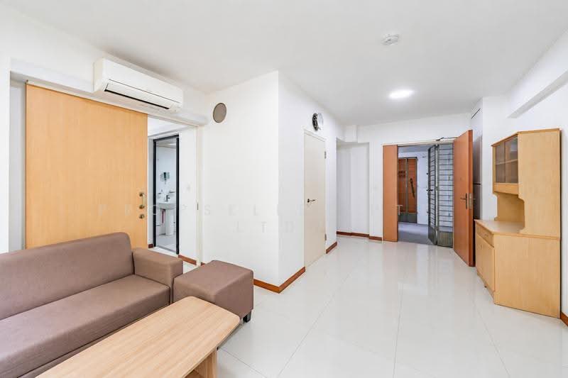 462D Blossom Spring @ Yishun, 462D Yishun Avenue 6, Sembawang / Yishun, 1 Bedroom, 409 sqft, HDB Flat For Sale, by KOH YONG JIAN, 500267587 - Living Room - PropertyGuru.com.sg