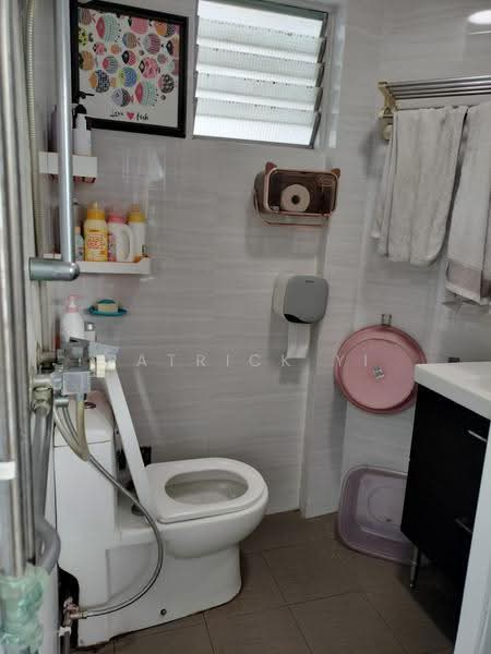 211 Jurong East Street 21, 211 Jurong East Street 21, Boon Lay / Jurong / Tuas, 2 Bedrooms, 721 sqft, HDB Flat For Sale, by Patrick Yi, 500267589 - Bathroom - PropertyGuru.com.sg