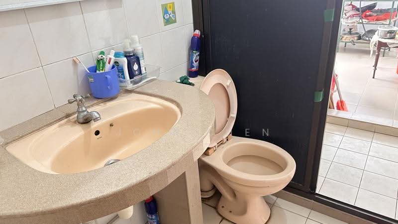 613A Bedok Reservoir Road, 613A Bedok Reservoir Road, Bedok / Upper East Coast, Room Rental, 120 sqft, HDB Flat For Rent, by John Chen, 500267594 - Bathroom - PropertyGuru.com.sg