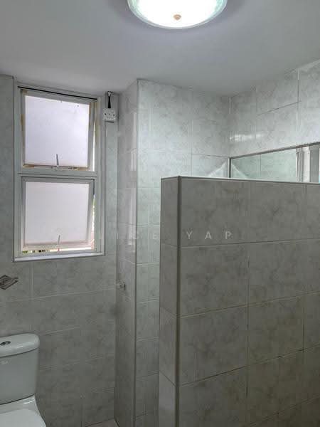 Teck Hiang Gardens, Toh Tuck Road, Clementi Park / Upper Bukit Timah, 5 Bedrooms, 3,000 sqft, Terraced House For Rent, by Alice Yap, 500267603 - Bathroom - PropertyGuru.com.sg
