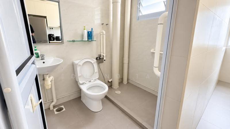 259B Compassvale Road, 259B Compassvale Road, Hougang / Punggol / Sengkang, Room Rental, 100 sqft, HDB Flat For Rent, by Edmund Tan, 500267634 - Bathroom - PropertyGuru.com.sg