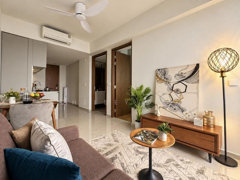 PRICED TO SELL | SUPER CHEAP High-Floor | Below $1.35M | 3% Yield | Perfect for Investors / Couples, East Coast / Marine Parade, 1 Bedroom, 452 sqft, Condominium For Sale, by Chelsey Soh, 500267646 - Living Room - PropertyGuru.com.sg