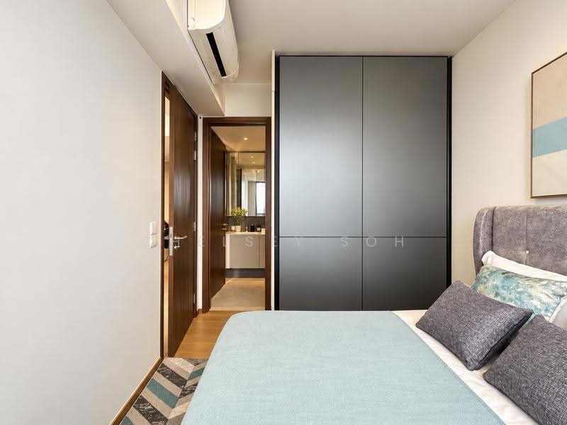 PRICED TO SELL | SUPER CHEAP High-Floor | Below $1.35M | 3% Yield | Perfect for Investors / Couples, East Coast / Marine Parade, 1 Bedroom, 452 sqft, Condominium For Sale, by Chelsey Soh, 500267646 - Master Bedroom - PropertyGuru.com.sg