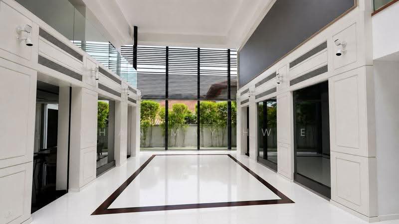 Modern Designer GCB in First Avenue, First avenue, second avenue, third avenue, fourth avenue, fifth avenue, Namly avenue, Dalvey Estate, Dalvey Road, Dalvey Avenue, Tanglin / Holland / Bukit Timah, 5 Bedrooms, 7,500 sqft, Good Class Bungalow For Rent, by Chan May Hwee, 500267648 - Entrance - PropertyGuru.com.sg