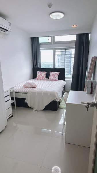 The Plaza, 7500A Beach Road, Beach Road / Bugis / Rochor, Room Rental, 100 sqft, Condominium For Rent, by ling, 500267664 - Bedroom - PropertyGuru.com.sg
