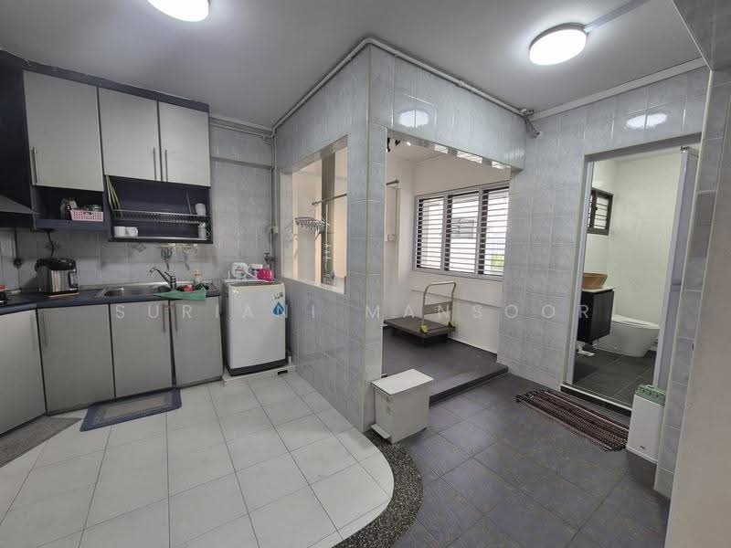 836 Woodlands Street 83, 836 Woodlands Street 83, Admiralty / Woodlands, 3 Bedrooms, 1,302 sqft, HDB Flat For Rent, by Suriani Mansoor, 500267675 - Kitchen - PropertyGuru.com.sg