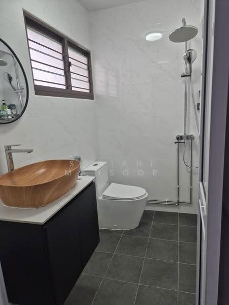 836 Woodlands Street 83, 836 Woodlands Street 83, Admiralty / Woodlands, 3 Bedrooms, 1,302 sqft, HDB Flat For Rent, by Suriani Mansoor, 500267675 - Bathroom - PropertyGuru.com.sg