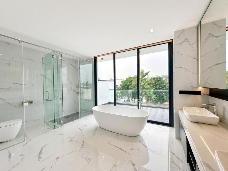 ★ GIANT ★ Move-in Condition Semi-Detached at Seletar Hills Estate, Seletar Hills Drive, Jalan Sindor, Jalan Joran, Seletar / Yio Chu Kang, 6 Bedrooms, 5,255 sqft, Semi-Detached House For Sale, by Lyn Huang (可欣), 500267684 - Bathroom - PropertyGuru.com.sg