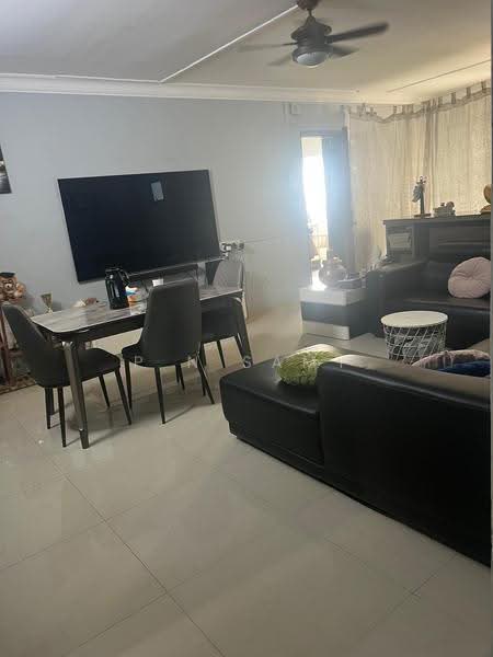 413 Jurong West Street 42, 413 Jurong West Street 42, Boon Lay / Jurong / Tuas, 3 Bedrooms, 1,108 sqft, HDB Flat For Sale, by P N Samy, 500267685 - Living Room - PropertyGuru.com.sg