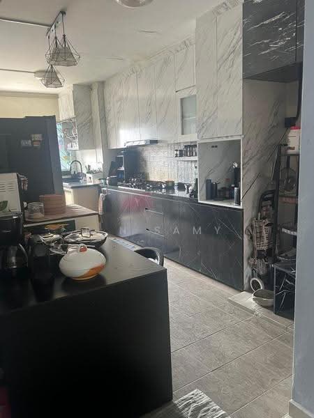 413 Jurong West Street 42, 413 Jurong West Street 42, Boon Lay / Jurong / Tuas, 3 Bedrooms, 1,108 sqft, HDB Flat For Sale, by P N Samy, 500267685 - Kitchen - PropertyGuru.com.sg