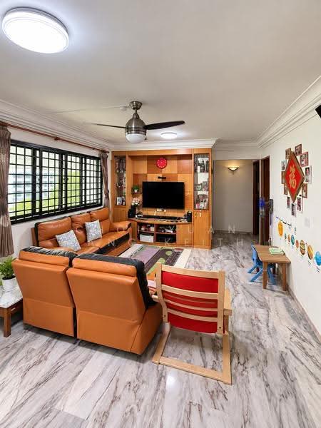 229 Bukit Batok East Avenue 3, 229 Bukit Batok East Avenue 3, Dairy Farm / Bukit Panjang / Choa Chu Kang, 3 Bedrooms, 1,001 sqft, HDB Flat For Sale, by Choi Yuan Hang Keith, 500267695 - Living Room - PropertyGuru.com.sg