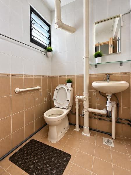 229 Bukit Batok East Avenue 3, 229 Bukit Batok East Avenue 3, Dairy Farm / Bukit Panjang / Choa Chu Kang, 3 Bedrooms, 1,001 sqft, HDB Flat For Sale, by Choi Yuan Hang Keith, 500267695 - Bathroom - PropertyGuru.com.sg