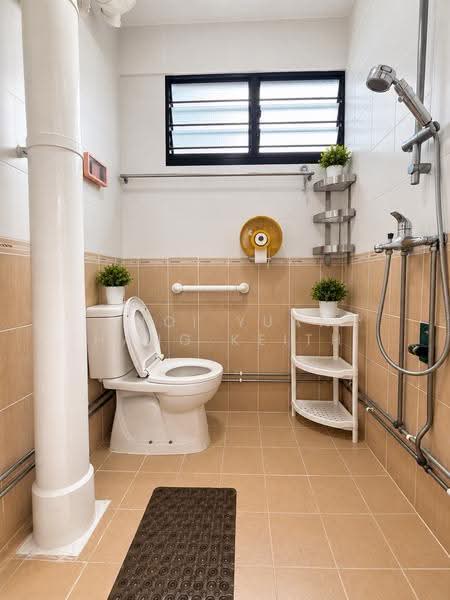229 Bukit Batok East Avenue 3, 229 Bukit Batok East Avenue 3, Dairy Farm / Bukit Panjang / Choa Chu Kang, 3 Bedrooms, 1,001 sqft, HDB Flat For Sale, by Choi Yuan Hang Keith, 500267695 - Bathroom - PropertyGuru.com.sg