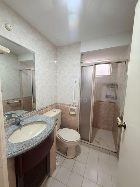 Castle Green, 481 Yio Chu Kang Road, Mandai / Upper Thomson, Room Rental, 200 sqft, Condominium For Rent, by Shannon Tay, 500267701 - Bathroom - PropertyGuru.com.sg