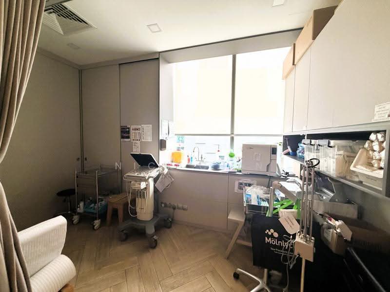 Novena Specialist Center, 8 Sinaran Drive, Newton / Novena, 1,087 sqft, Medical For Sale, by Nick Chan, 500267703 - Interior - CommercialGuru.com.sg