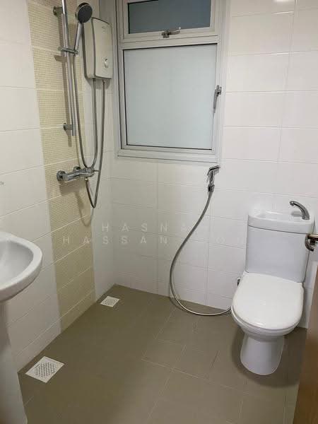 450D Bukit Batok West Avenue 6, 450D Bukit Batok West Avenue 6, Dairy Farm / Bukit Panjang / Choa Chu Kang, 2 Bedrooms, 732 sqft, HDB Flat For Rent, by Hasnah Hassan Goh, 500267705 - Bathroom - PropertyGuru.com.sg