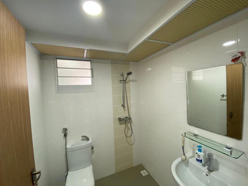 450D Bukit Batok West Avenue 6, 450D Bukit Batok West Avenue 6, Dairy Farm / Bukit Panjang / Choa Chu Kang, 2 Bedrooms, 732 sqft, HDB Flat For Rent, by Hasnah Hassan Goh, 500267705 - Bathroom - PropertyGuru.com.sg