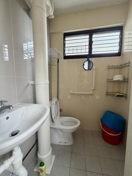 119 Potong Pasir Avenue 1, 119 Potong Pasir Avenue 1, Macpherson / Potong Pasir, 2 Bedrooms, 721 sqft, HDB Flat For Rent, by Damien Lim, 500267710 - Bathroom - PropertyGuru.com.sg