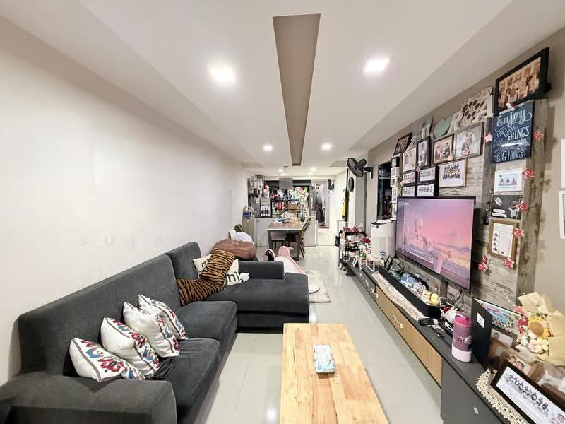 119 Ho Ching Road, 119 Ho Ching Road, Boon Lay / Jurong / Tuas, 2 Bedrooms, 818 sqft, HDB Flat For Sale, by Sulaiman Zakaria, 500267719 - Living Room - PropertyGuru.com.sg