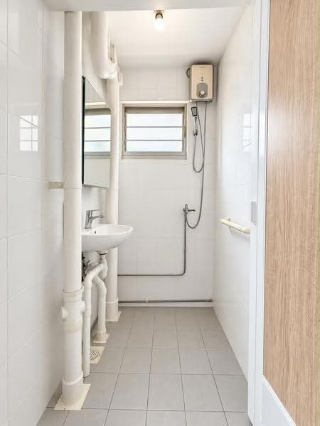 176 Boon Lay Drive, 176 Boon Lay Drive, Boon Lay / Jurong / Tuas, 2 Bedrooms, 635 sqft, HDB Flat For Sale, by Hafiz Khan, 500267762 - Bathroom - PropertyGuru.com.sg