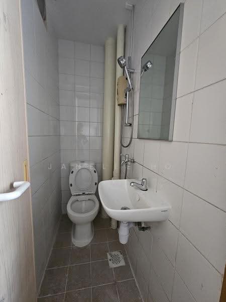 Starville, 68 Lengkong Tiga, Eunos / Geylang / Paya Lebar, 3 Bedrooms, 1,238 sqft, Condominium For Rent, by Janelle Ho, 500267778 - Bathroom - PropertyGuru.com.sg