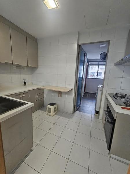 Starville, 68 Lengkong Tiga, Eunos / Geylang / Paya Lebar, 3 Bedrooms, 1,238 sqft, Condominium For Rent, by Janelle Ho, 500267778 - Kitchen - PropertyGuru.com.sg