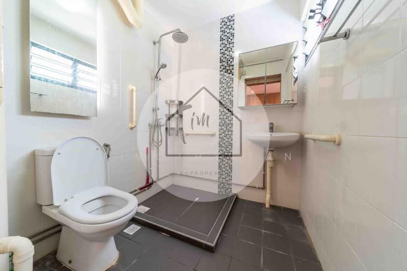 240 Yishun Ring Road, 240 Yishun Ring Road, Sembawang / Yishun, 3 Bedrooms, 1,302 sqft, HDB Flat For Rent, by Timothy Tan, 500267780 - Bathroom - PropertyGuru.com.sg