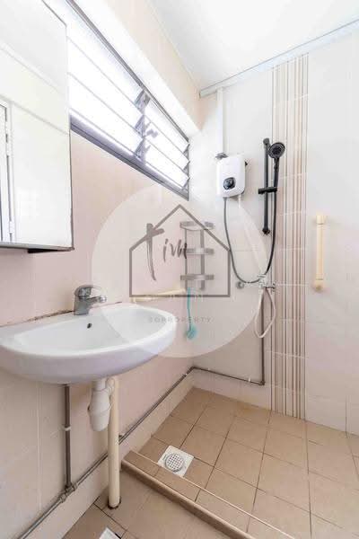 240 Yishun Ring Road, 240 Yishun Ring Road, Sembawang / Yishun, 3 Bedrooms, 1,302 sqft, HDB Flat For Rent, by Timothy Tan, 500267780 - Bathroom - PropertyGuru.com.sg
