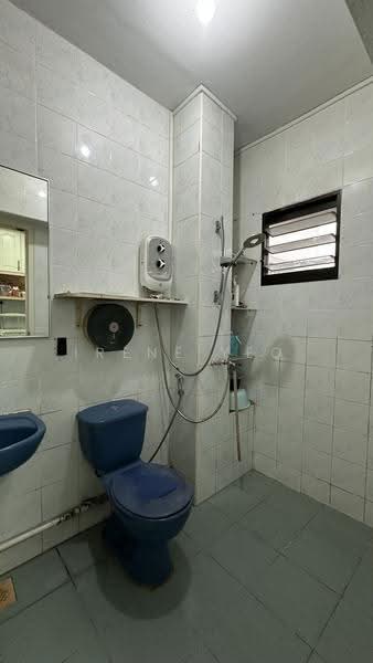 121C Sengkang East Way, 121C Sengkang East Way, Hougang / Punggol / Sengkang, 3 Bedrooms, 1,200 sqft, HDB Flat For Rent, by Irene Yeo, 500267788 - Bathroom - PropertyGuru.com.sg