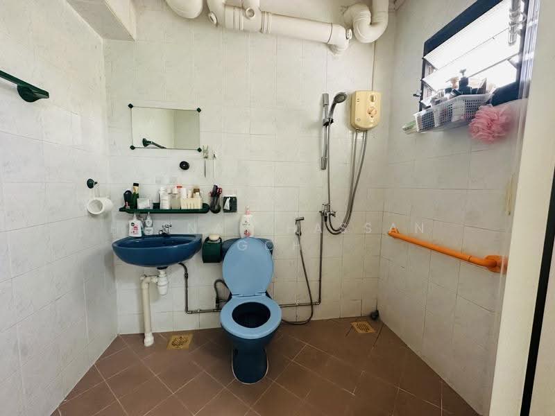 122D Rivervale Drive, 122D Rivervale Drive, Hougang / Punggol / Sengkang, 3 Bedrooms, 968 sqft, HDB Flat For Sale, by Hasnah Hassan Goh, 500267800 - Bathroom - PropertyGuru.com.sg