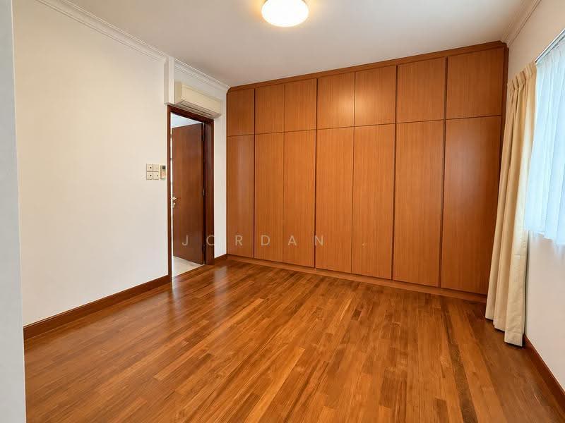 Beechwood Grove, Beechwood grove, Admiralty / Woodlands, 6 Bedrooms, 7,500 sqft, Bungalow House For Sale, by Jordan ., 500267802 - BR 5 Walk-In Wardrobe (3rd Floor) - PropertyGuru.com.sg