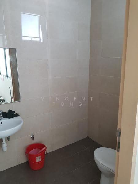 Woodlands Bizhub, 242 Woodlands Industrial Park E5, Sembawang / Yishun, 936 sqft, Light Industrial (B1) For Rent, by Vincent Tong, 500267813 - Bathroom - CommercialGuru.com.sg