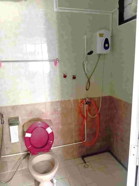 660 Choa Chu Kang Crescent, 660 Choa Chu Kang Crescent, Dairy Farm / Bukit Panjang / Choa Chu Kang, Room Rental, 130 sqft, HDB Flat For Rent, by Steven Choo, 500267821 - Bathroom - PropertyGuru.com.sg