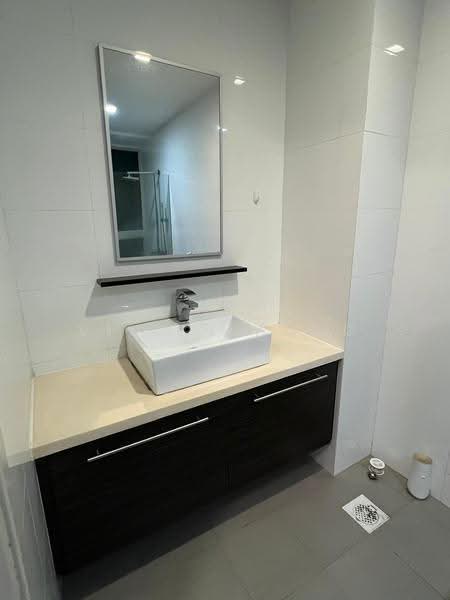 Kent Residences, 23 Kent Road, Farrer Park / Serangoon Rd, 1 Bedroom, 409 sqft, Condominium For Rent, by Vivien Wong, 500267851 - Bathroom - PropertyGuru.com.sg