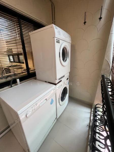 Point Loma, 30 Shelford Road, Newton / Novena, 3 Bedrooms, 3,057 sqft, Apartment For Rent, by Lyn Feng, 500267882 - Balcony - PropertyGuru.com.sg