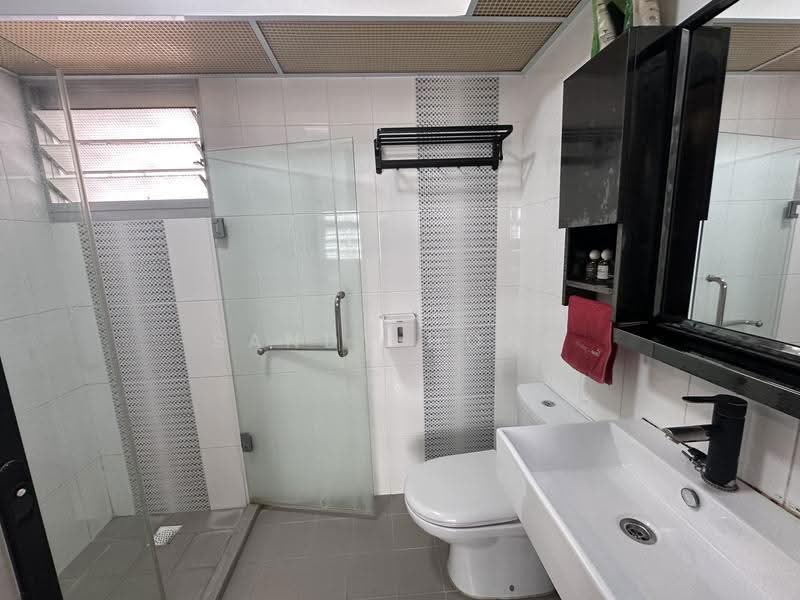 166B Yung Kuang Court, 166B Yung Kuang Road, Boon Lay / Jurong / Tuas, 3 Bedrooms, 1,001 sqft, HDB Flat For Sale, by Sandy Hong, 500267910 - Bathroom - PropertyGuru.com.sg