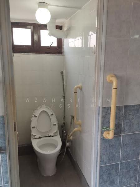 47 Telok Blangah Drive, 47 Telok Blangah Drive, Harbourfront / Telok Blangah, 2 Bedrooms, 700 sqft, HDB Flat For Sale, by Azahari Bin Hussain, 500267914 - Bathroom - PropertyGuru.com.sg