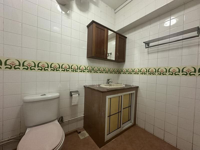 131 Rivervale Street, 131 Rivervale Street, Hougang / Punggol / Sengkang, 3 Bedrooms, 1,076 sqft, HDB Flat For Rent, by Alson Ong, 500267915 - Bathroom - PropertyGuru.com.sg