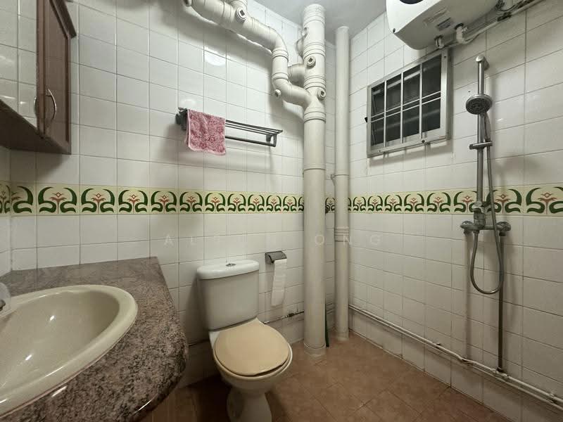 131 Rivervale Street, 131 Rivervale Street, Hougang / Punggol / Sengkang, 3 Bedrooms, 1,076 sqft, HDB Flat For Rent, by Alson Ong, 500267915 - Bathroom - PropertyGuru.com.sg