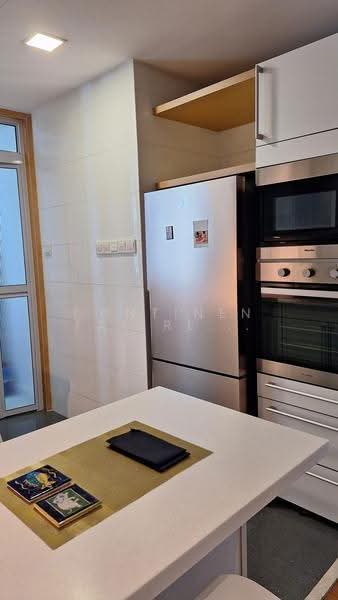 Cairnhill Crest, 2 Cairnhill Circle, Orchard / River Valley, 1 Bedroom, 818 sqft, Condominium For Rent, by GEORGE, 500267918 - Kitchen - PropertyGuru.com.sg