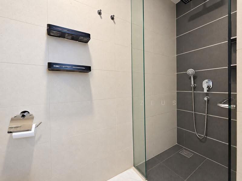 Centra Residence, 8 Lorong 7 Geylang, Eunos / Geylang / Paya Lebar, 2 Bedrooms, 958 sqft, Condominium For Sale, by Jeffrey Zeus, 500267926 - Bathroom - PropertyGuru.com.sg
